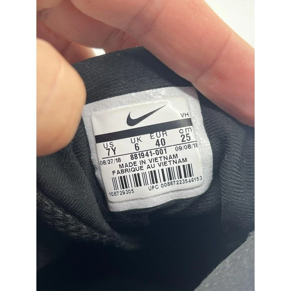 Nike Team Hustle D8 Shoes Youth Size 7Y Black Low Top Basketball 881941-001